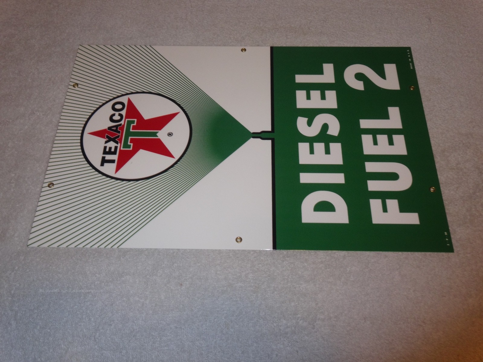 VINTAGE TEXACO DIESEL FUEL 2 GREEN SPRAYER 18" PORCELAIN METAL GASOLINE OIL SIGN