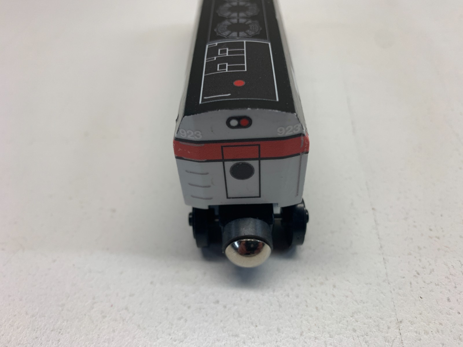 Wooden Whittle Shortline Railroad CALTRAIN 923 Commuter MP36 Locomotive Engine