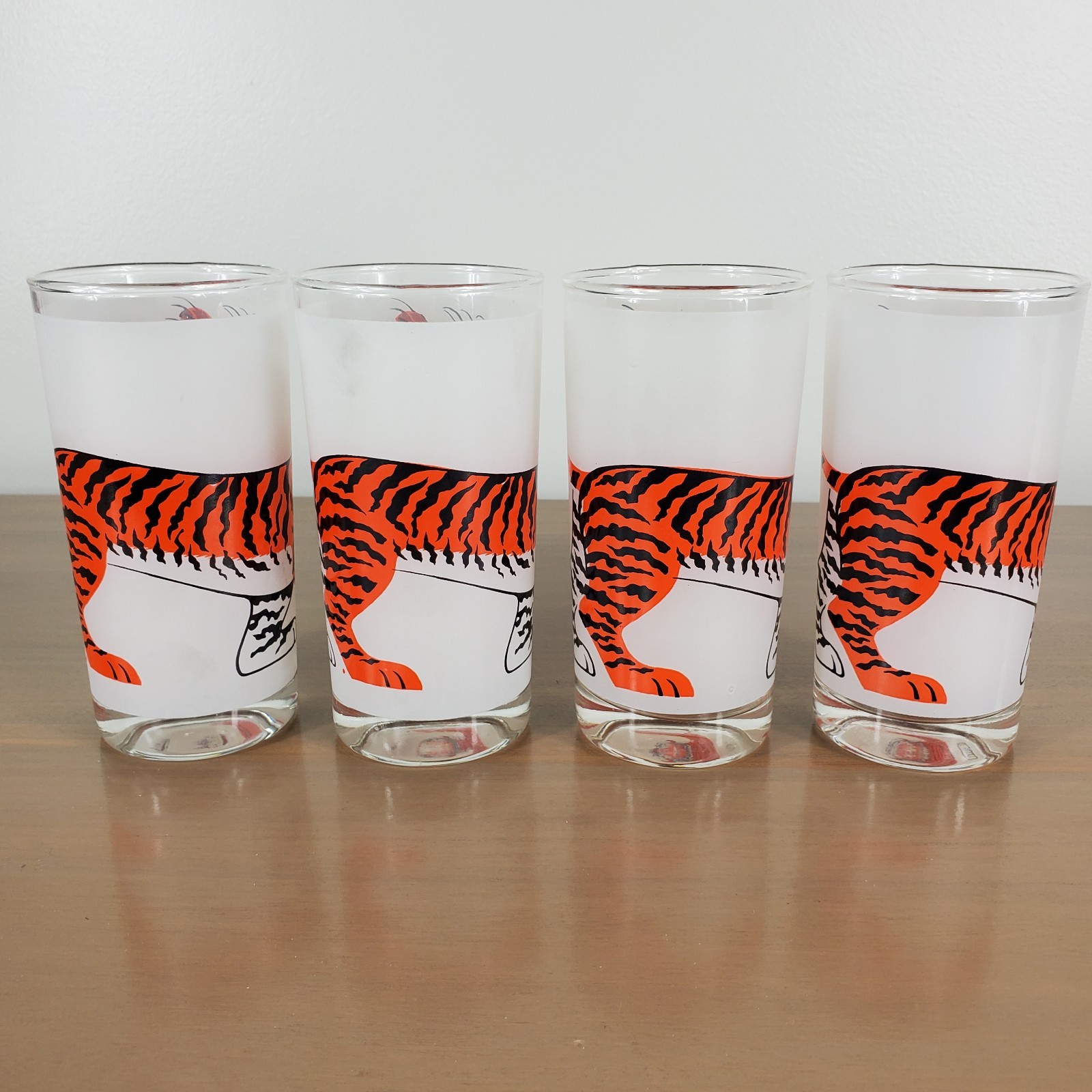 Esso Exxon Gas Tiger in your Tank 4 Glasses Pitcher 2 Cereal Bowls Vintage