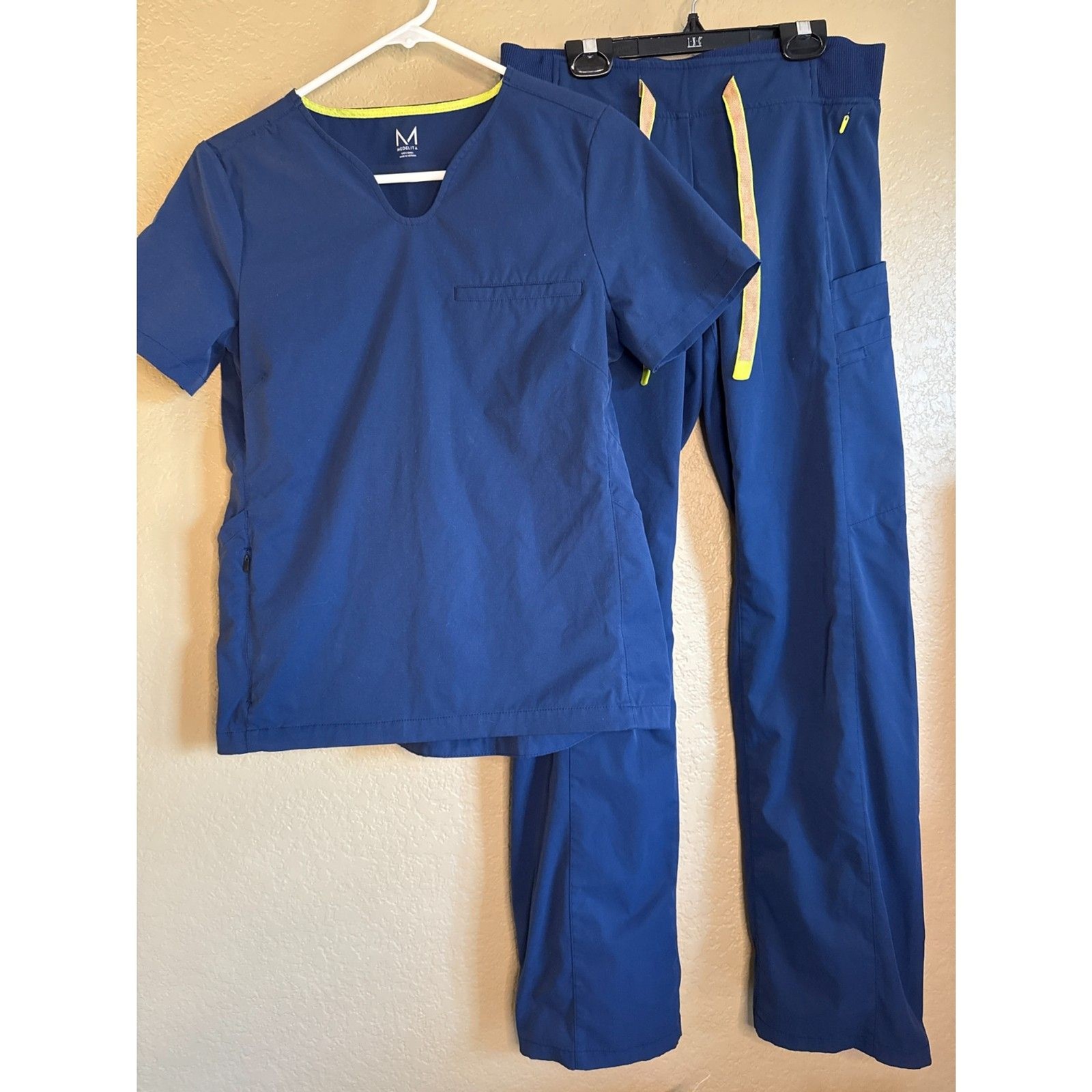 Medelita Scrub Set Womens XS Short Sleeve Top Womens S Pants Navy Blue