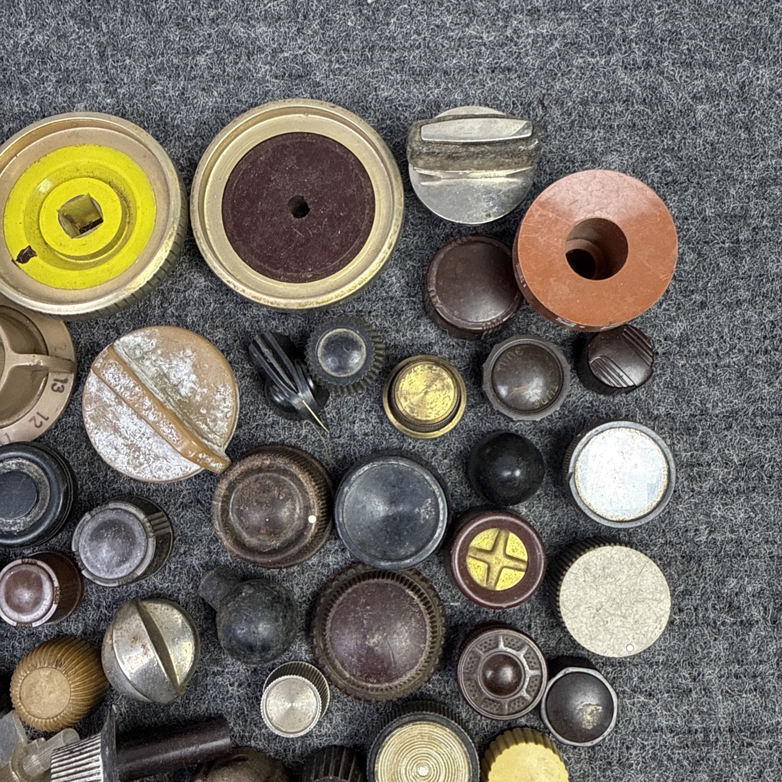 50+ Vintage Radio / TV / Equipment Knobs Used Midcentury Plastic Bakelite LOT