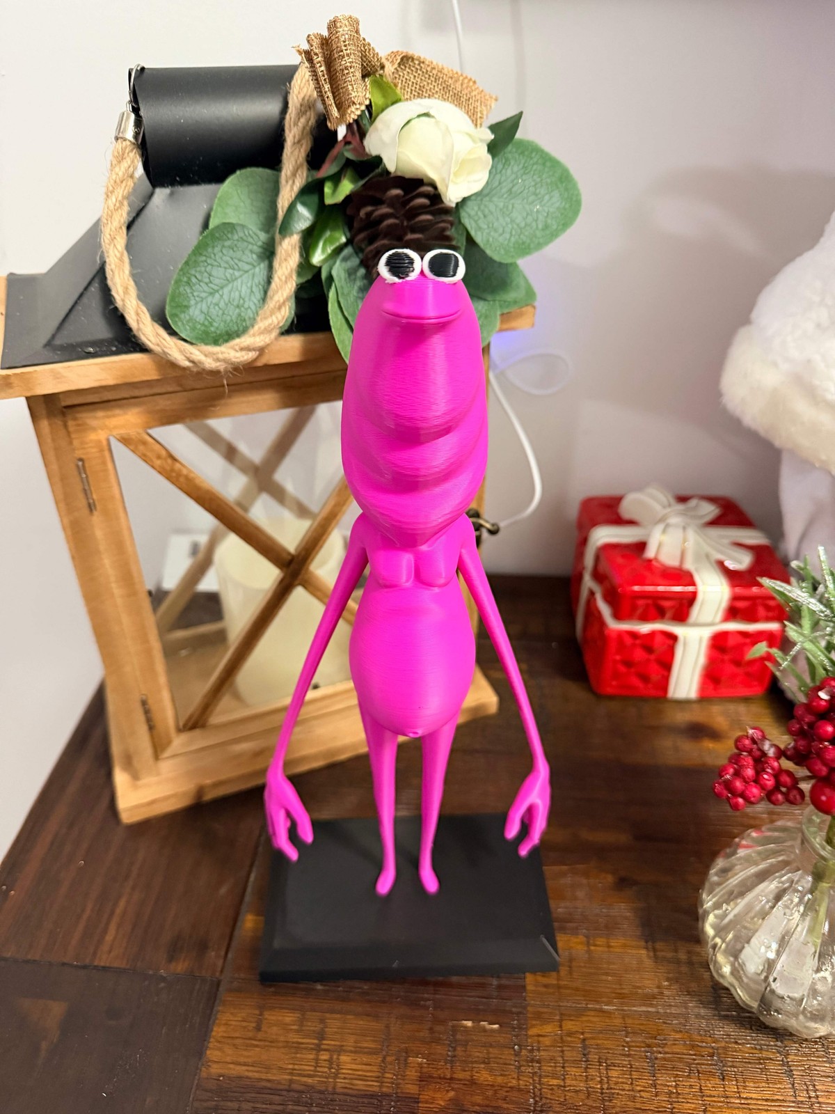 🐛 Marcus the Worm – Figurine - With Stand (Super Size)