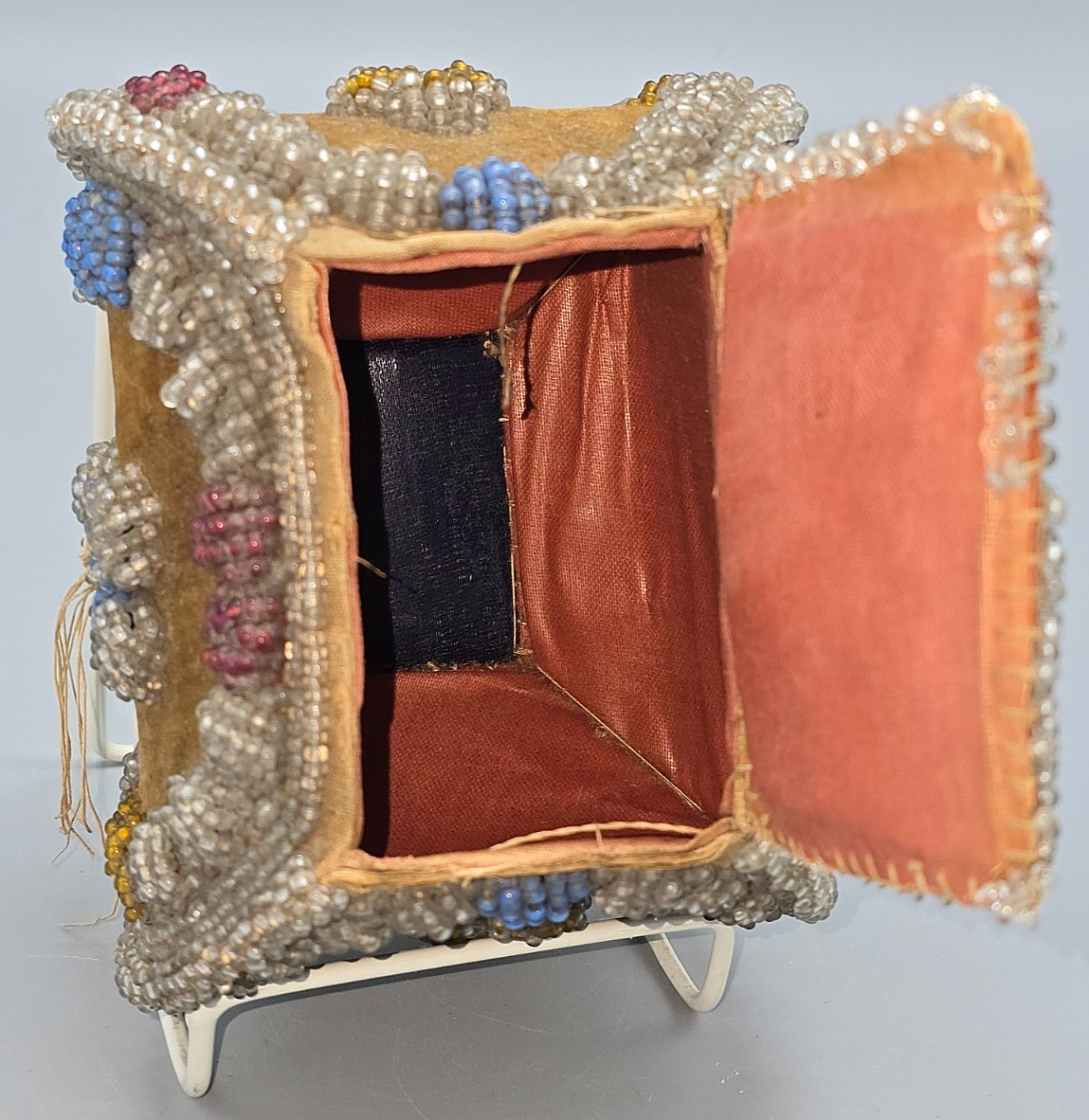 Antique Iroquois Nation 5x4.5" BEADED JEWELRY / SEWING / TRINKET BOX, flap door