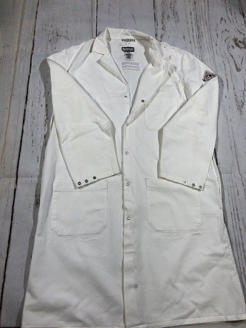 Bulwark Flame Resistant Lab Coat EXCEL-FR White ATPV 7,7 snap on closure