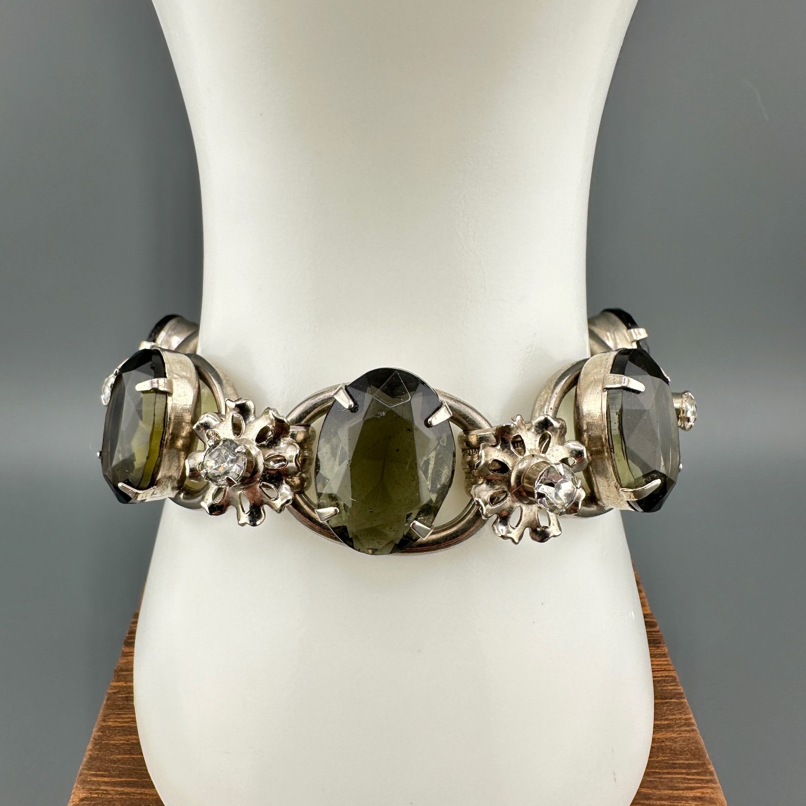 Vintage D&E Juliana Bracelet Gray Oval Stones Silver Tone Metal Flowers Verified