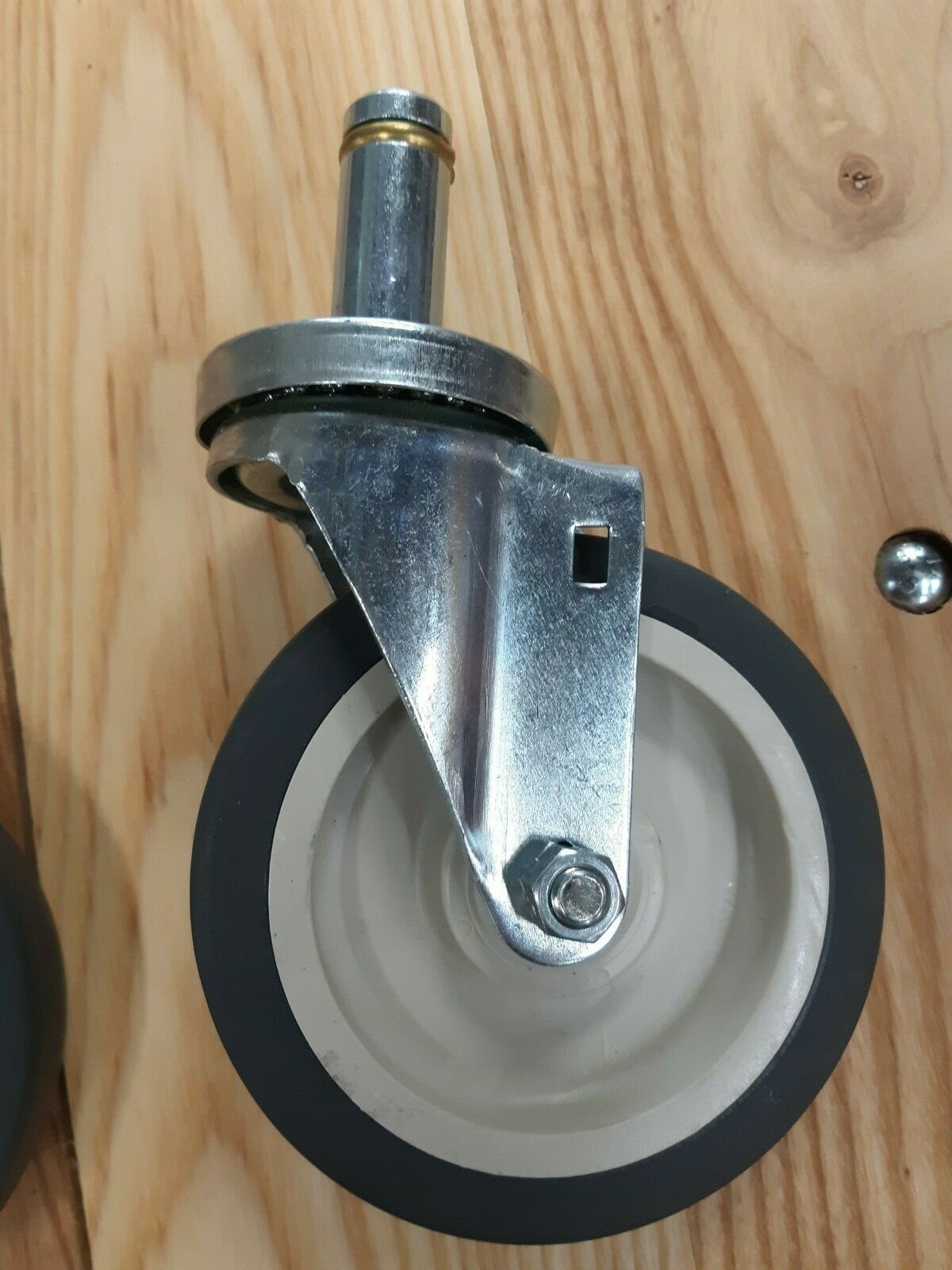 Set of 4 Metro Rack 5" Casters 2 with Brakes and 2 Without Brakes NSF