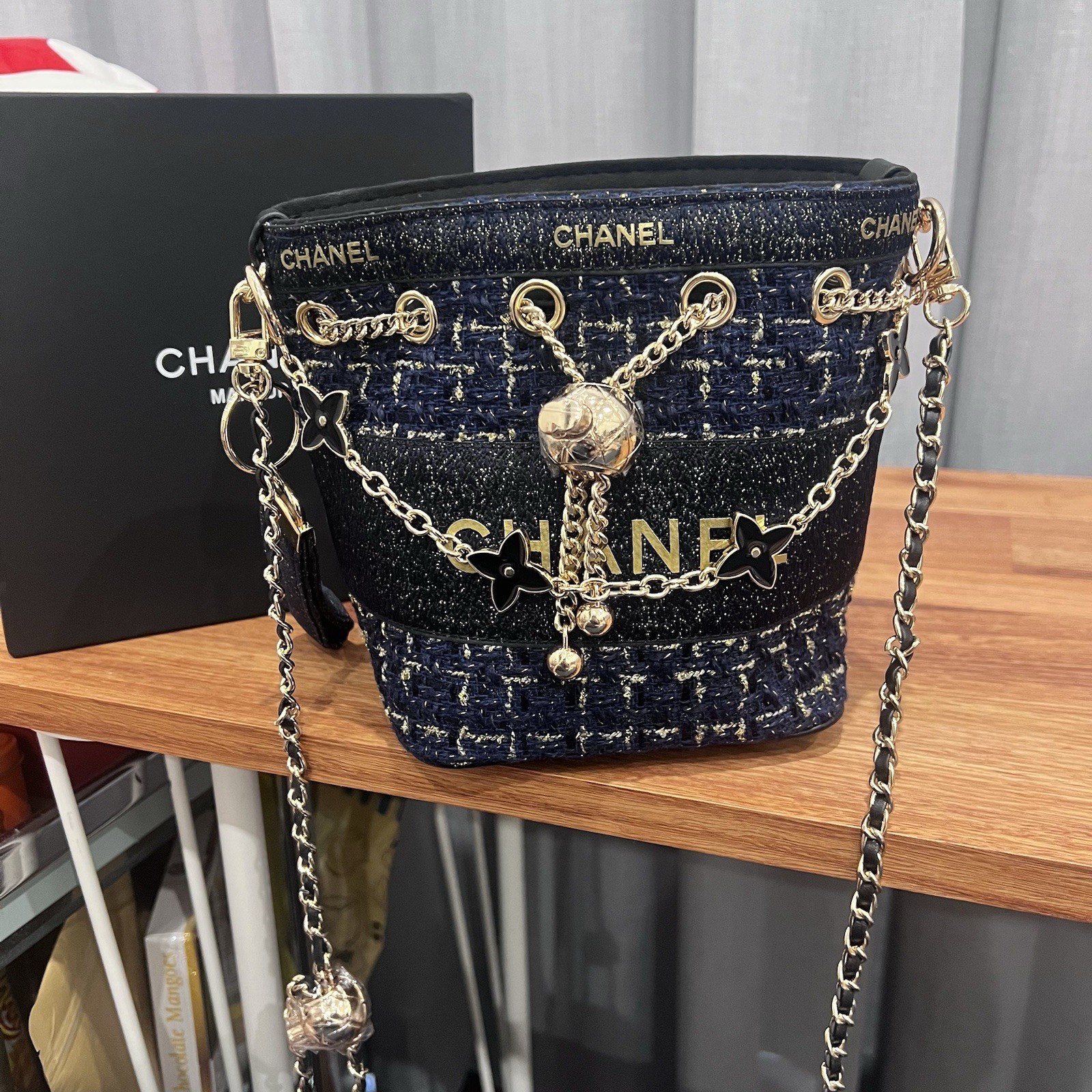 [AU STOCK] CC BEAUTY TWEED MAKEUP BUCKET BAG HOLIDAY WITH CHAIN GWP BLUE / BLACK