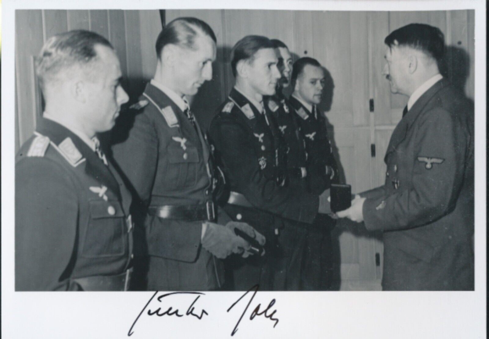 Gunther Rall signed 7X5 PHOTO receiving Oakleaves. Luftwaffe Ace. 275 kills!