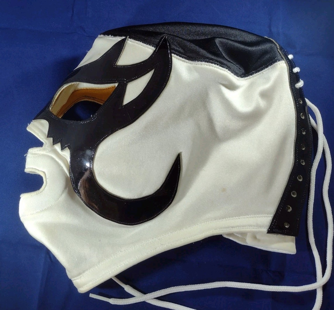 Universo 2000. CMLL, AAA. Professional Mask in White and Black...