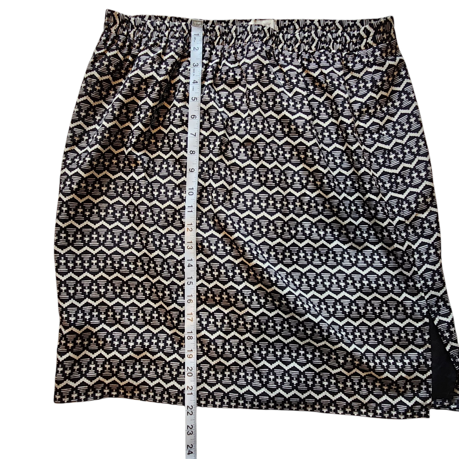 NWT Loft knee-length skirt, black and cream size large, sz 12, 22" length