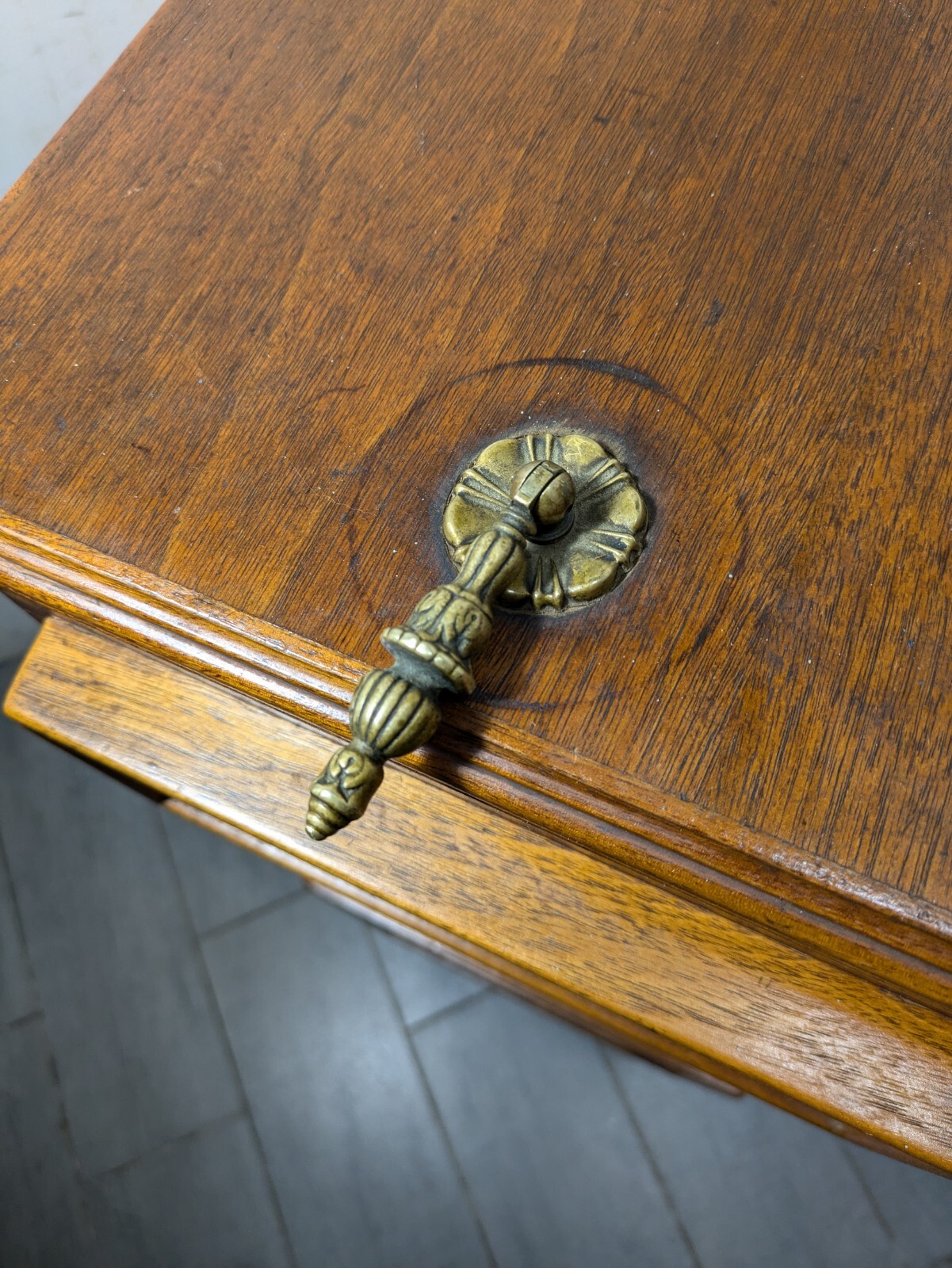 Vintage Art Deco English Regency Flip Top Cellarette Liquor Bar Rolling Cabinet