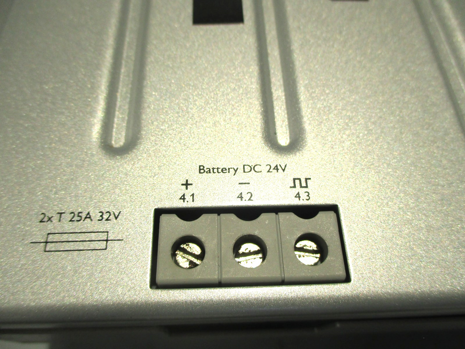 NEW PHOENIX CONTACT UPS-BAT/VRLA24DC/12AH POWER SUPPLY 2320322