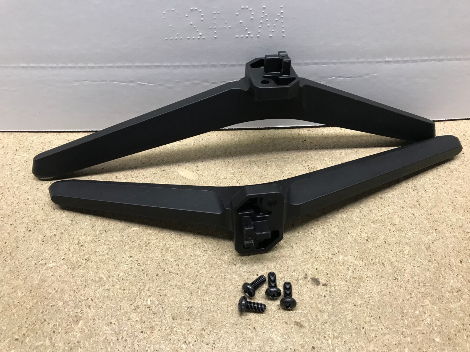 Hisense 65R6E4 RSAG8.078.7375 OEM Stand / Feet w Screws