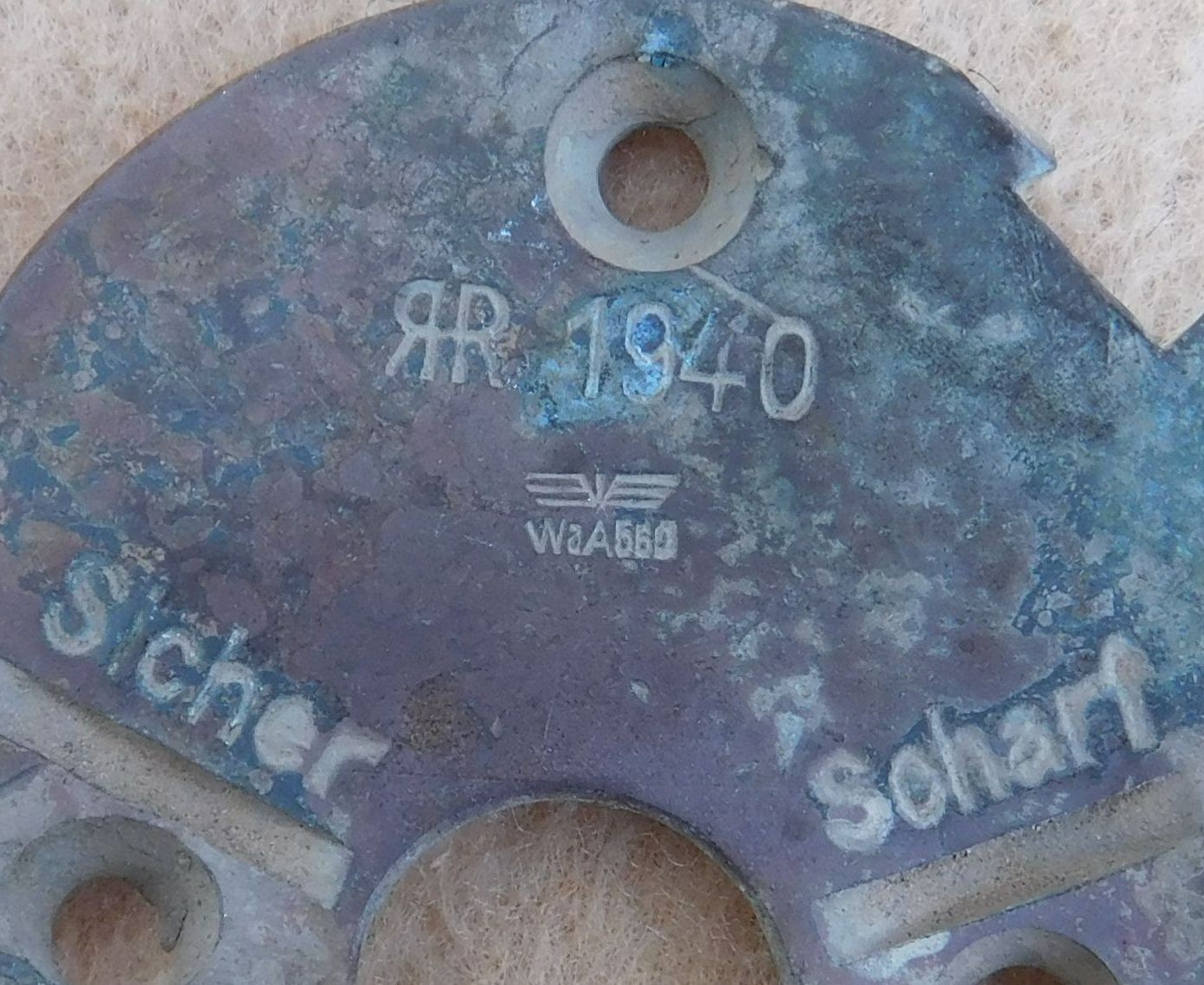 ORIGINAL WWII GERMAN TELLER TOP PLATE DATED 1940 - GROUND DUG RELIC