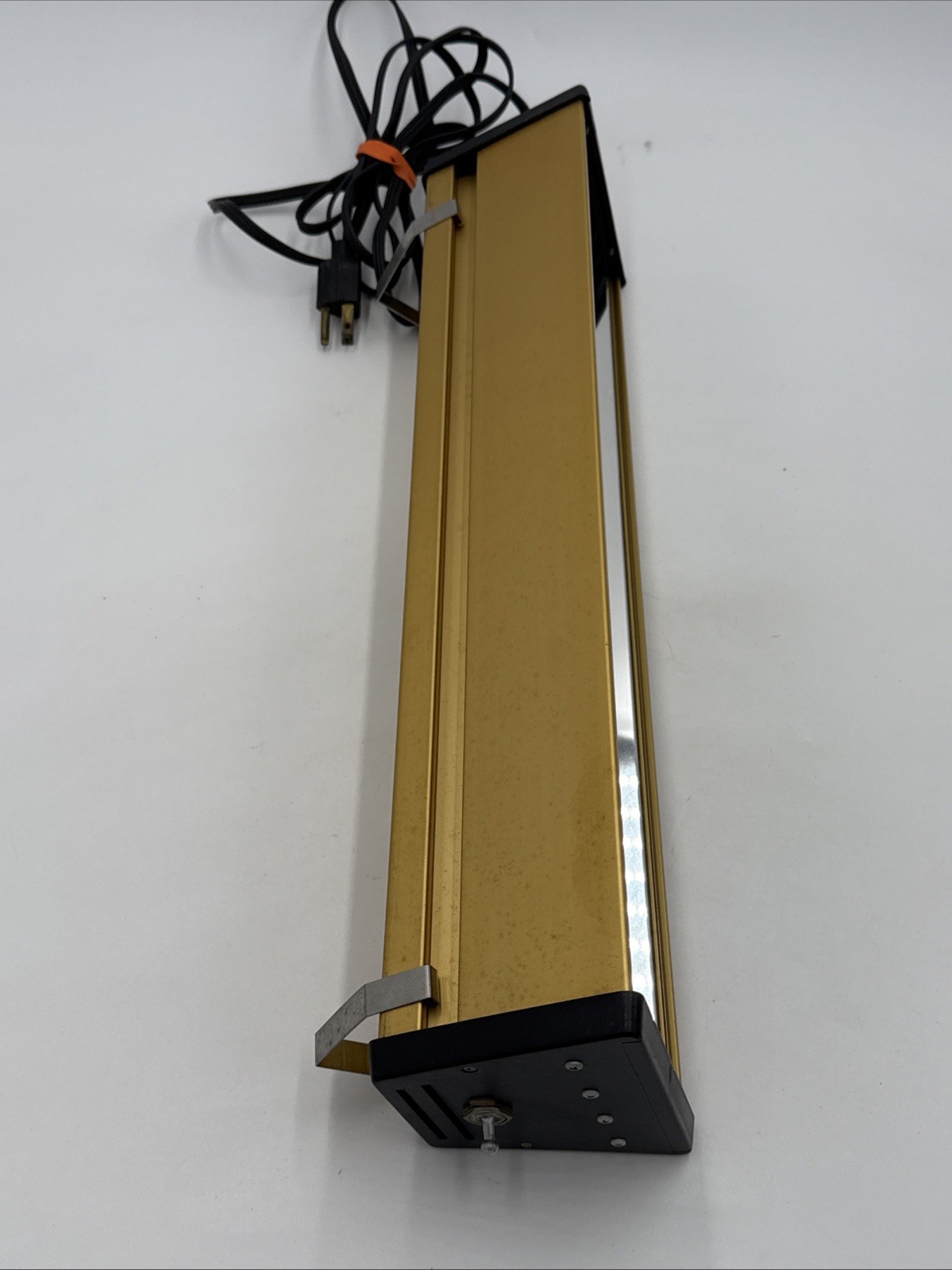 SPECTROLINE XX-15A - LONG WAVE UV - 110 V, 60HZ, 1.0 AMPS NO BULBS AND COVER