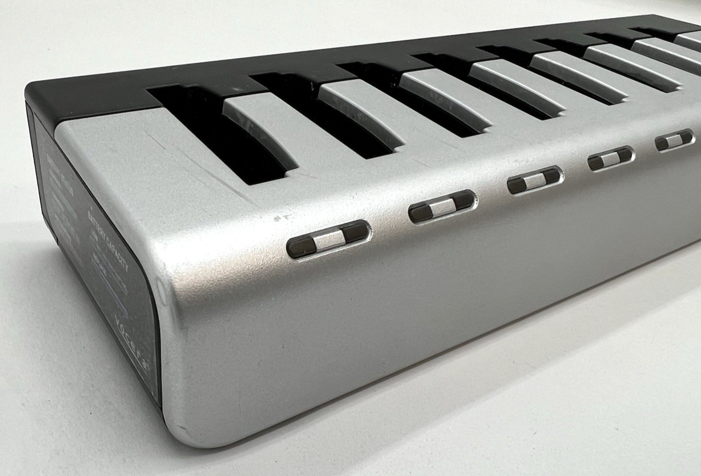 Vocera 8-bay Battery Charger B3000-8 (No AC Power Supply)