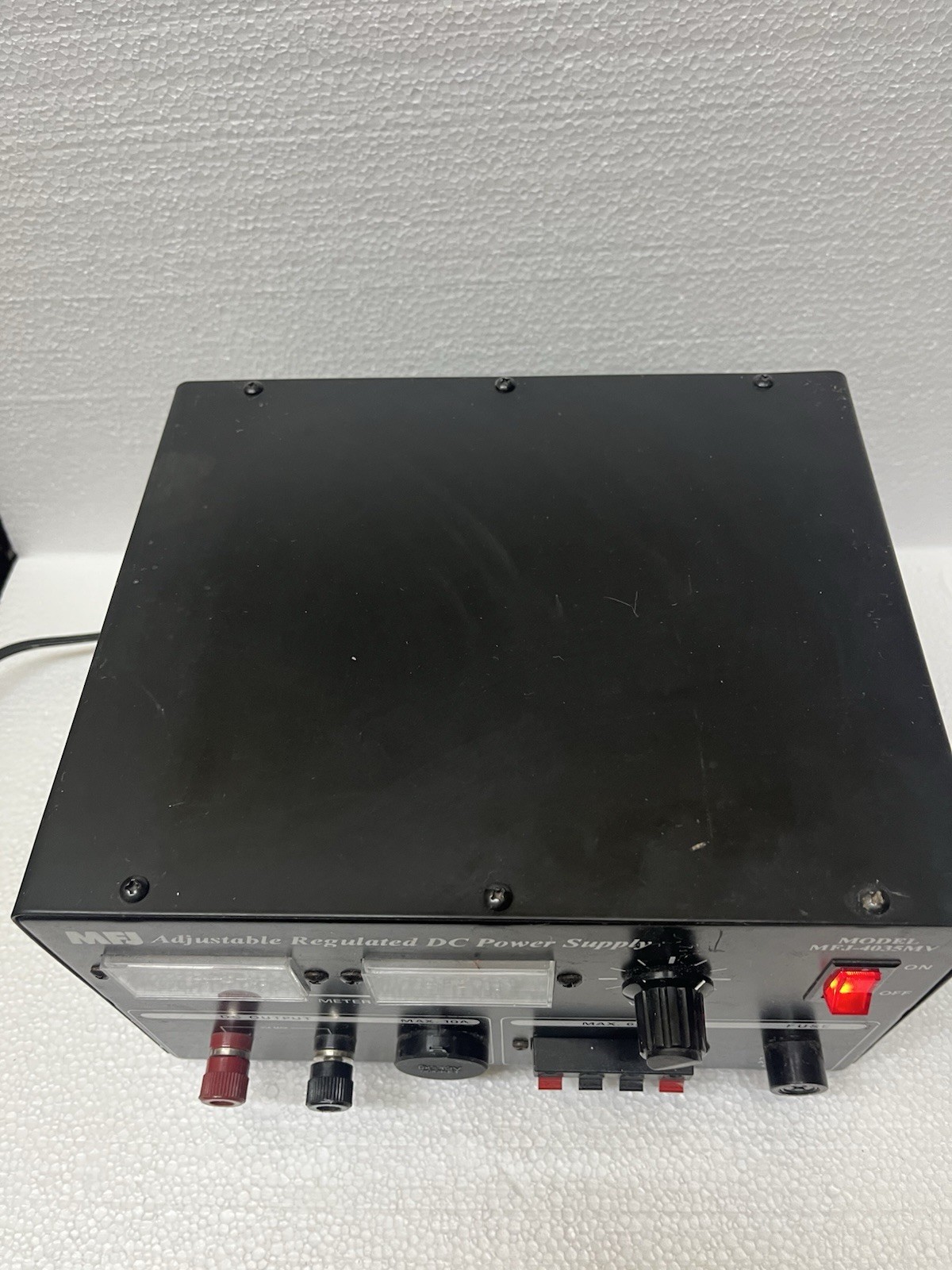 MFJ Enterprises MFJ-4035MV Adjustable Ham Radio Power Supply 0-15 V 30 Amp Works