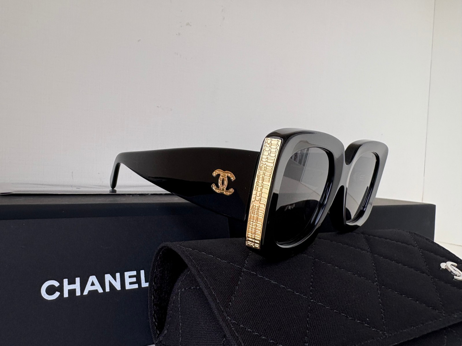 😊Authentic CHANEL 5435 POLARIZED BLACK & WHITE RECTANGLE SUNGLASSES