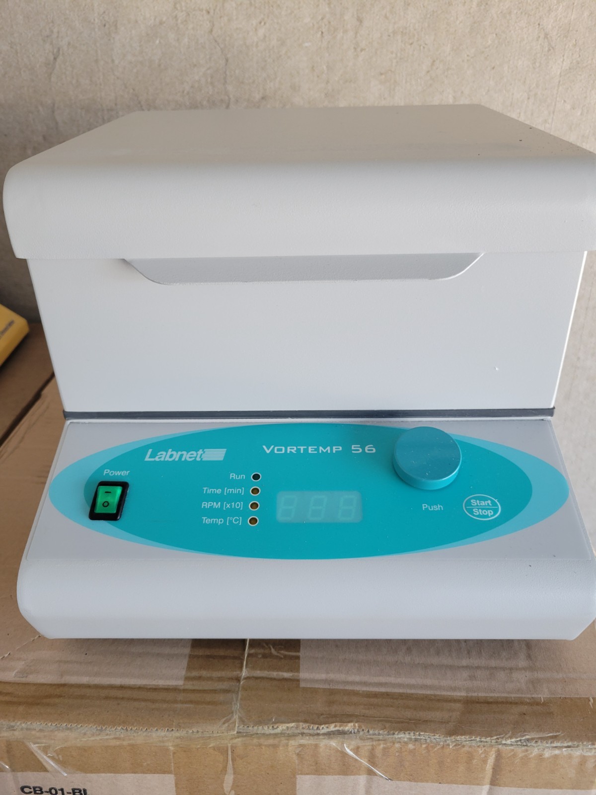 Labnet VORTEMP 56 Shaking Incubator