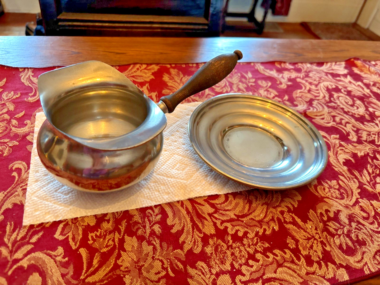 Web Pewter Gravy Boat (liquid warmer) Double Spout Round w/ Wooden Handle & Dish