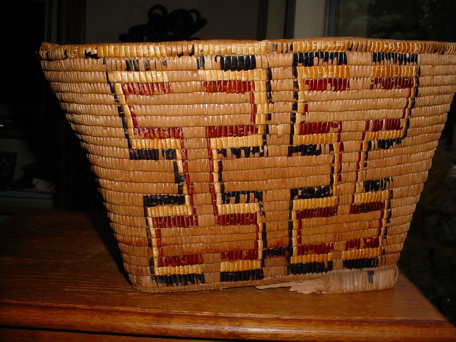 LARGE OLD THOMPSON RIVER SALISH INDIAN BASKET WITH BROKEN HANDLES 17 BY 12 BY 10