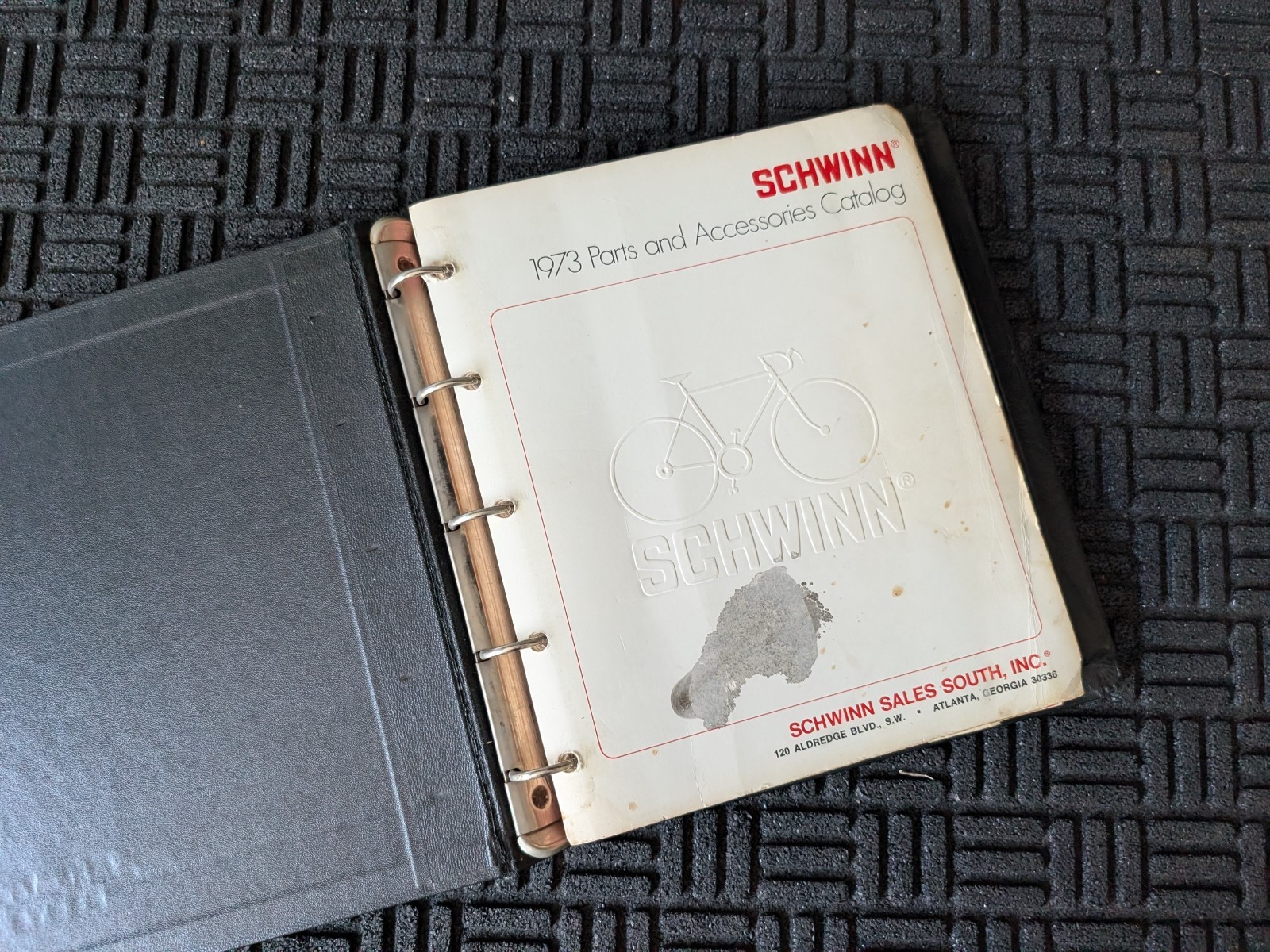 SCHWINN 1973 Bicycle Dealer Parts & Accessories Manual in Original Binder