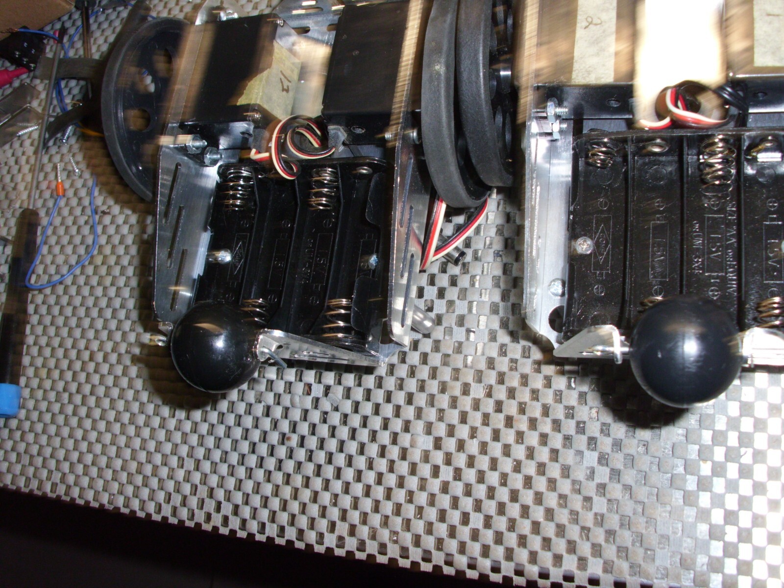 Robot car Chasis Boe Bot, with servos(parallax) and battery holder (One Piece)