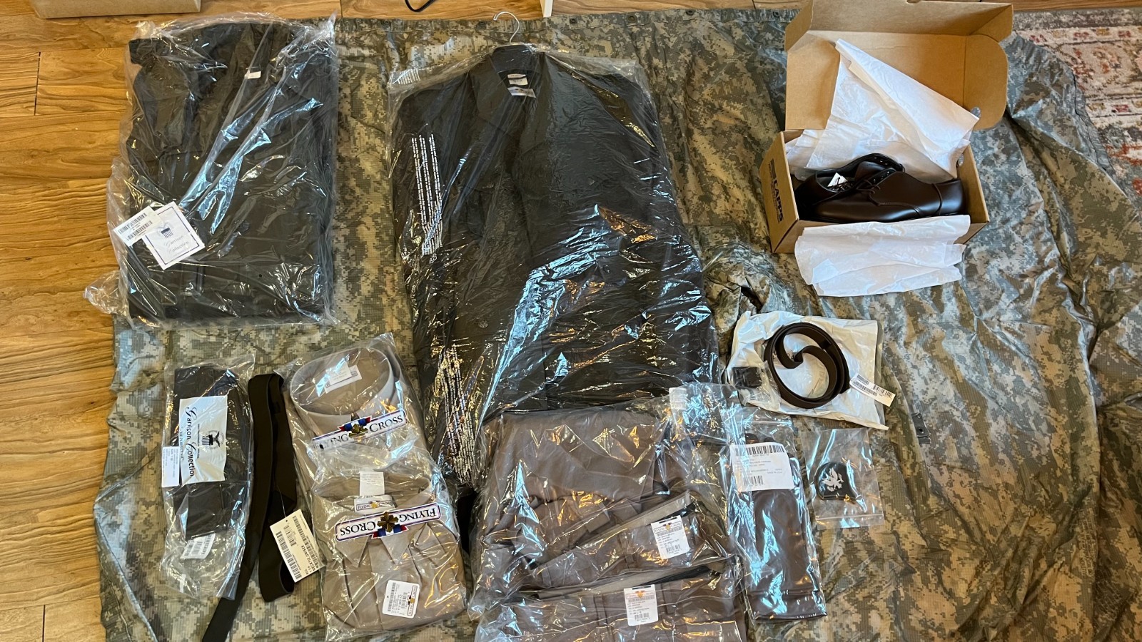 Army issue AGSU Military Service Uniform (NEVER WORN)