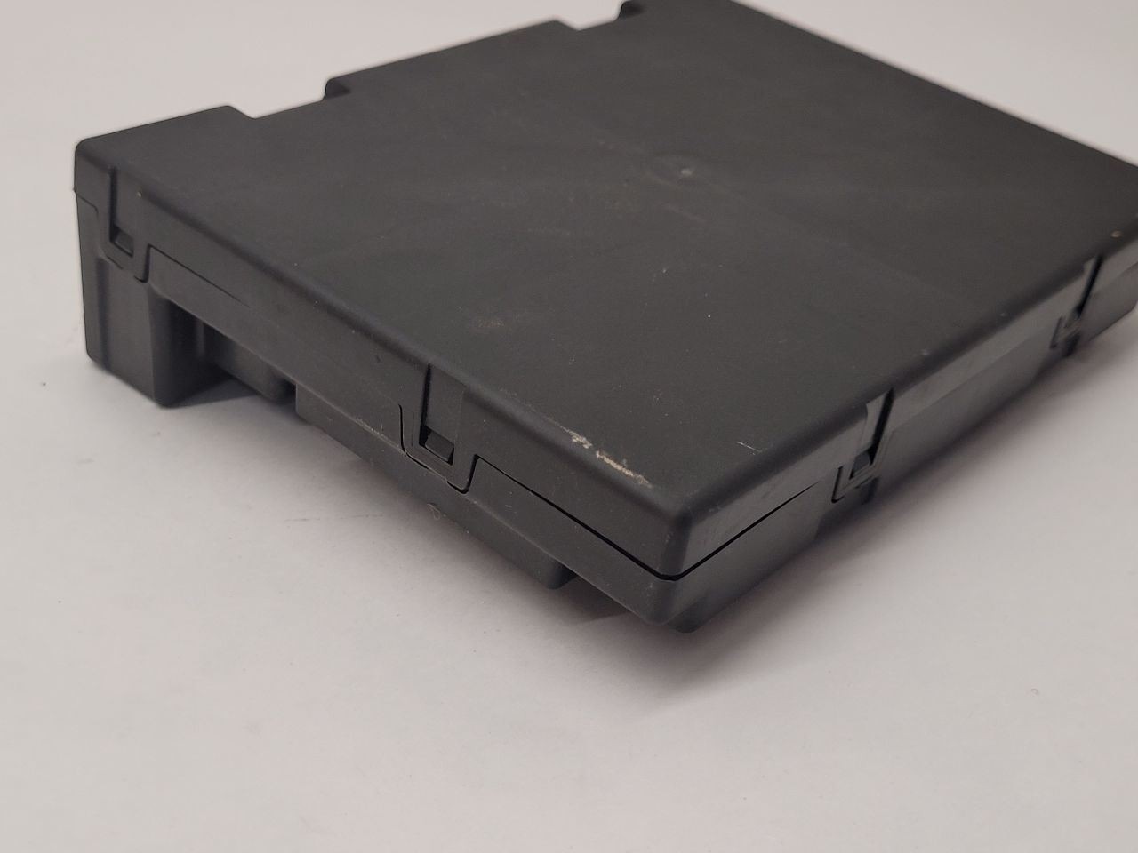 2013-2014 CHEVROLET SONIC Body Control Module BCM 13589097