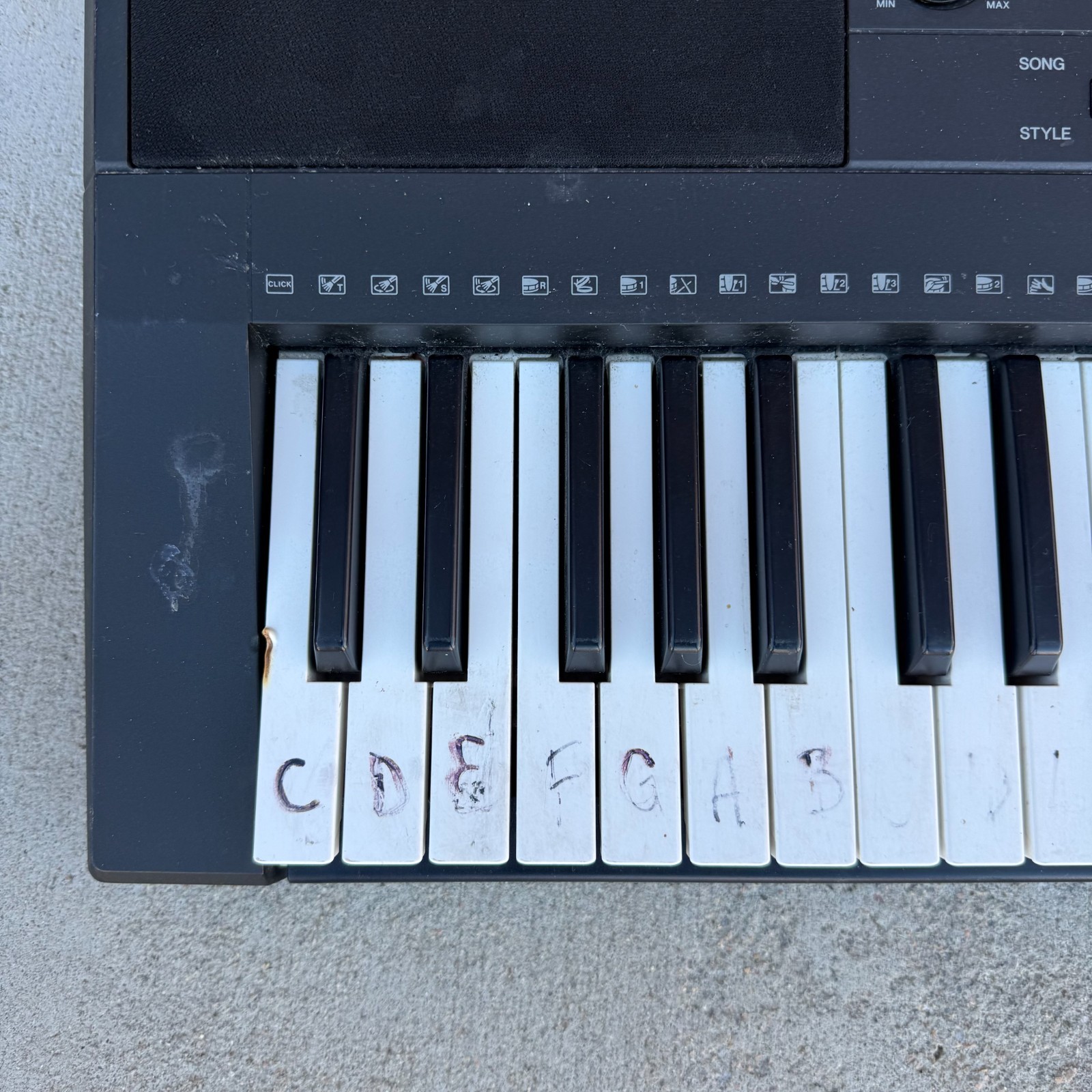 Yamaha PSR-E343 61-Key Portable Digital Keyboard Piano Tested Works no adapter