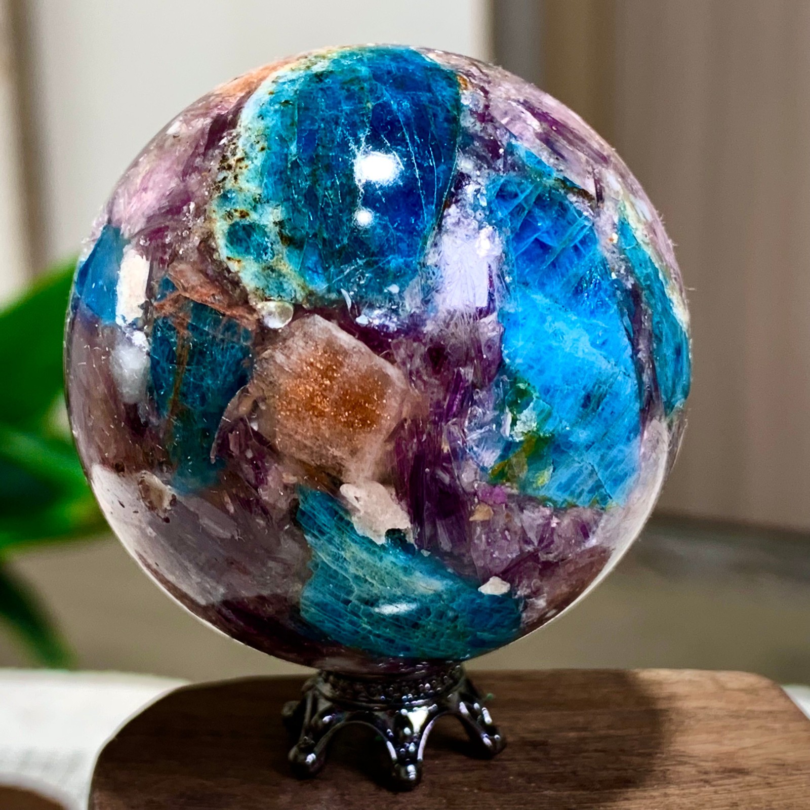 132G Natural Blue Aptite +Sun Stone purple lepidolite Sphere mineral sample