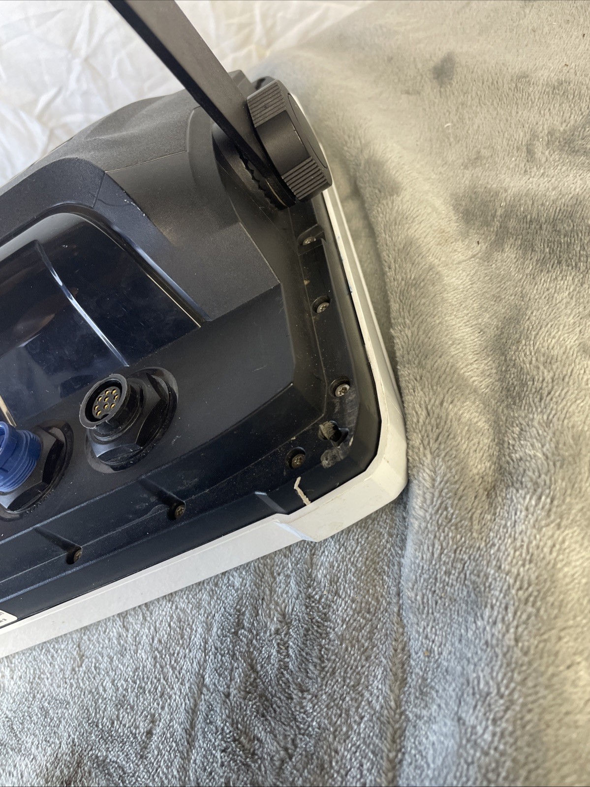 Lowrance HDS 12 Gen 3 Depth Finder With Mount And Suncover Tested And Working