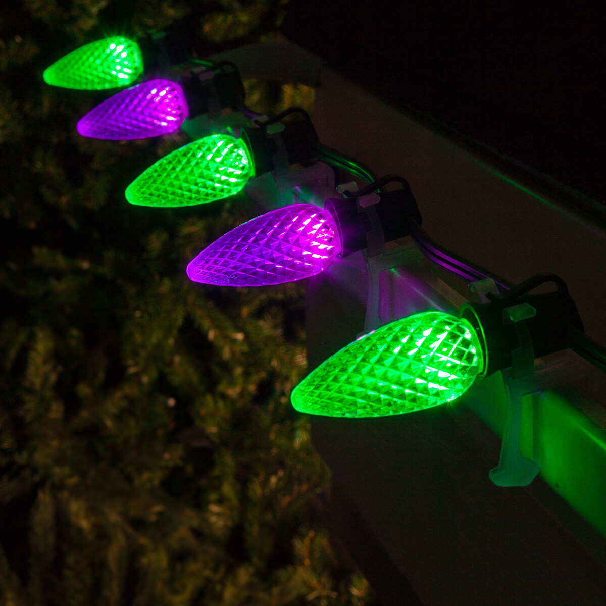 10'-100' Green Christmas Light Socket Stringer, 12" Spacing, C9/E17, 8A, SPT1