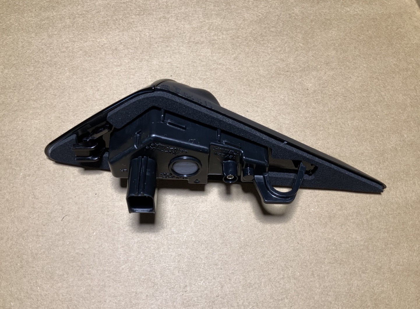 New OEM Tesla Model S 21-23 Left Fender Turn Signal REPEATER Camera 1588283-00-D