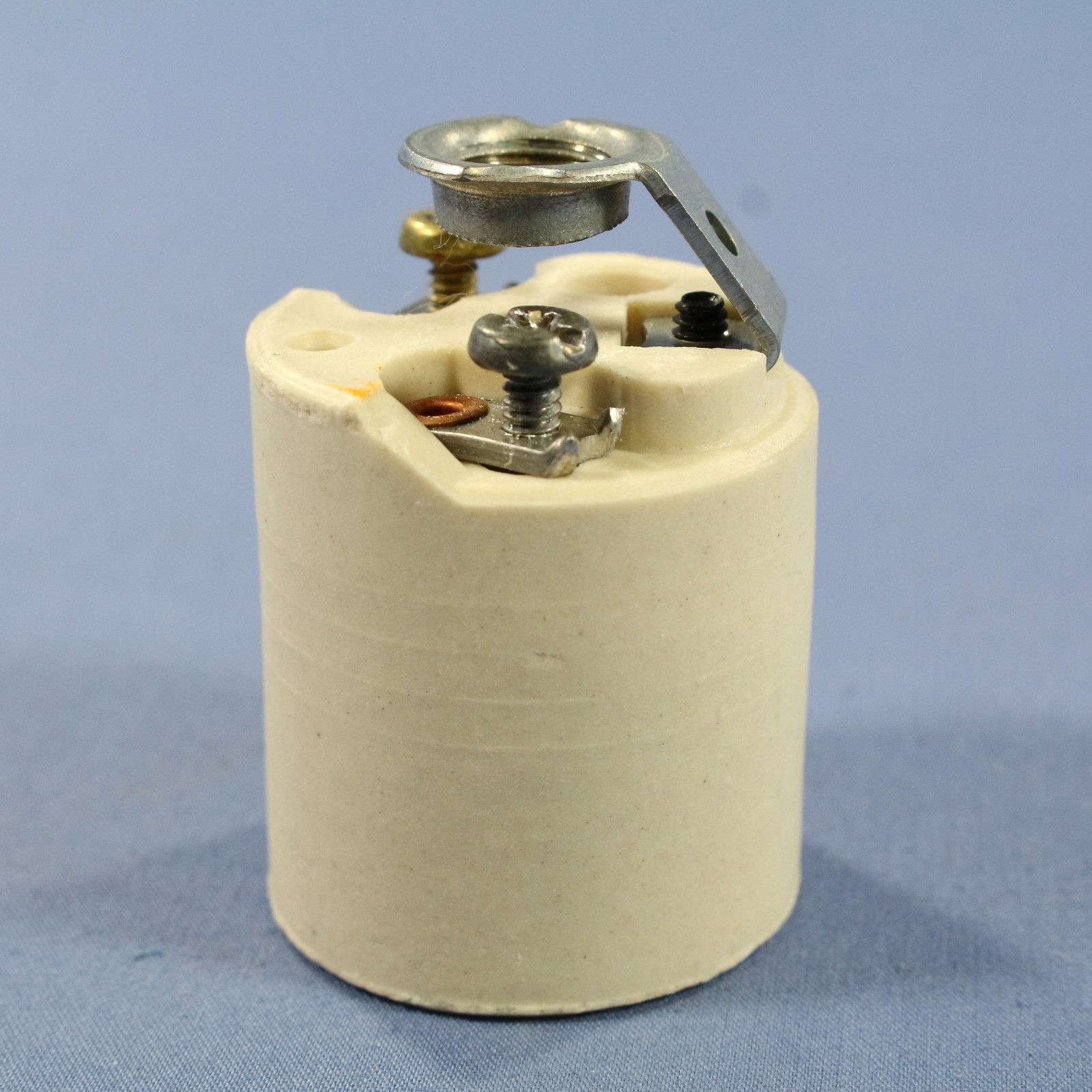 Leviton 3152 Medium Porcelain Lampholder Pan Light Socket 1/8" IPS Hickey Bulk