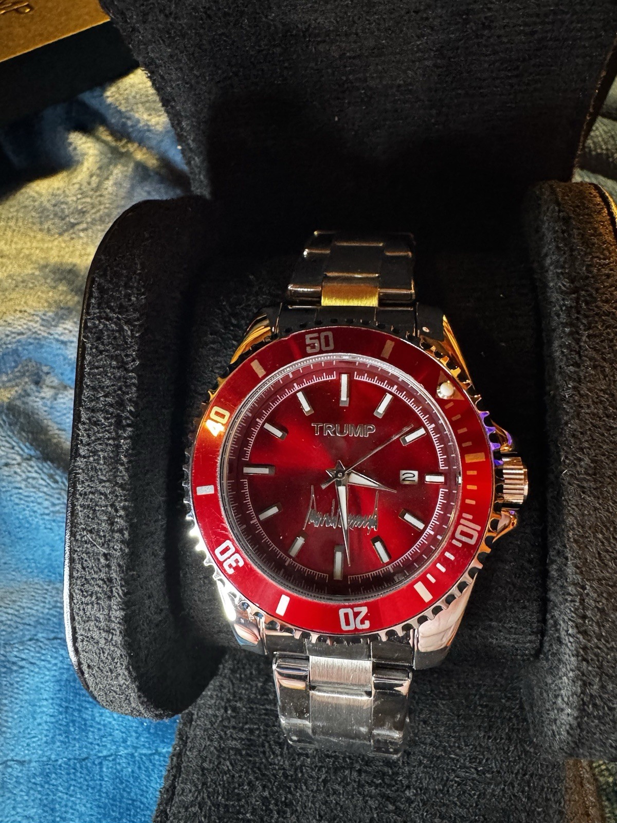 TRUMP VICTORY - Fight Fight Fight - RED BEAUTY - COMMEMORATIVE WATCH