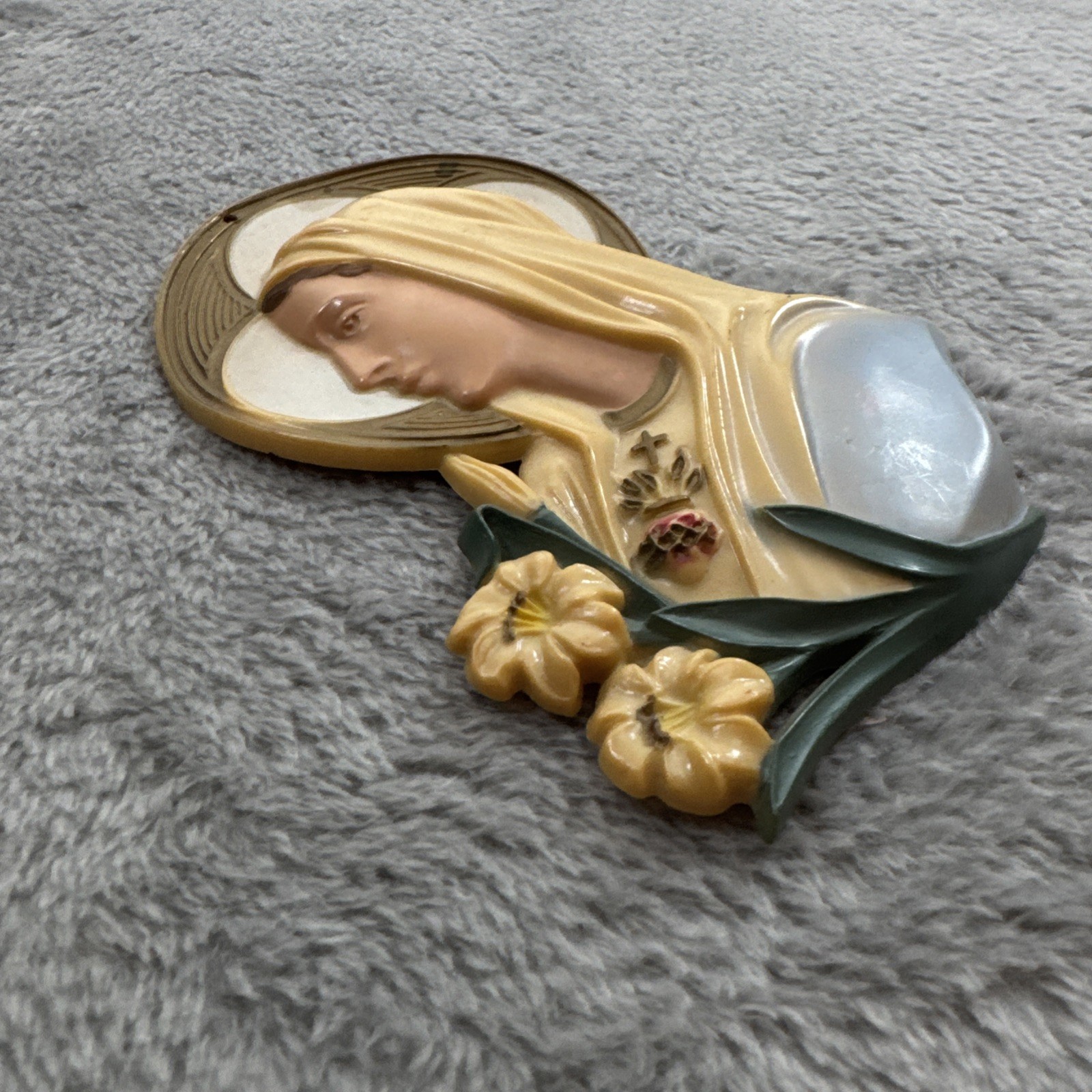 Vintage Hartland Plastics Virgin Mary w/Lilies Miniature Wall Plaque Catholic
