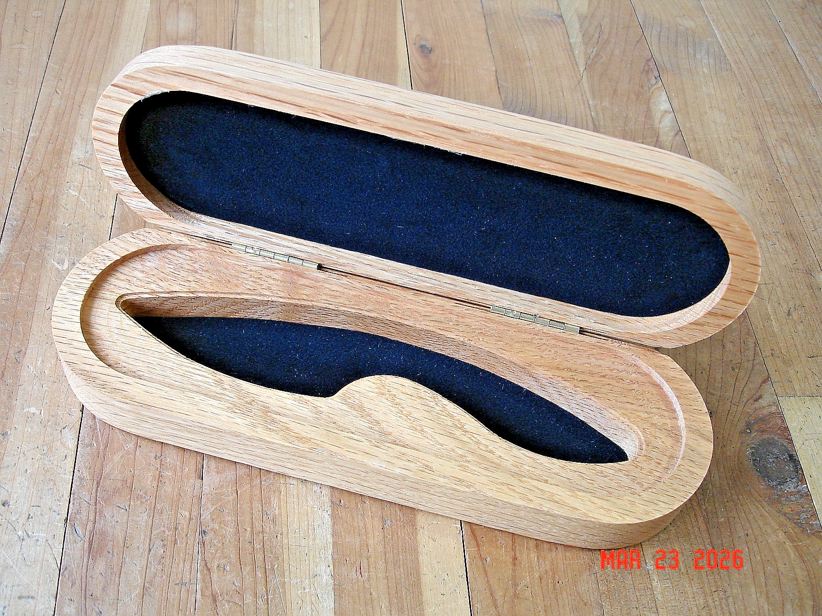 Buck Knives 196 Mini Alpha Hunter Knife with Oak Wood Display Box