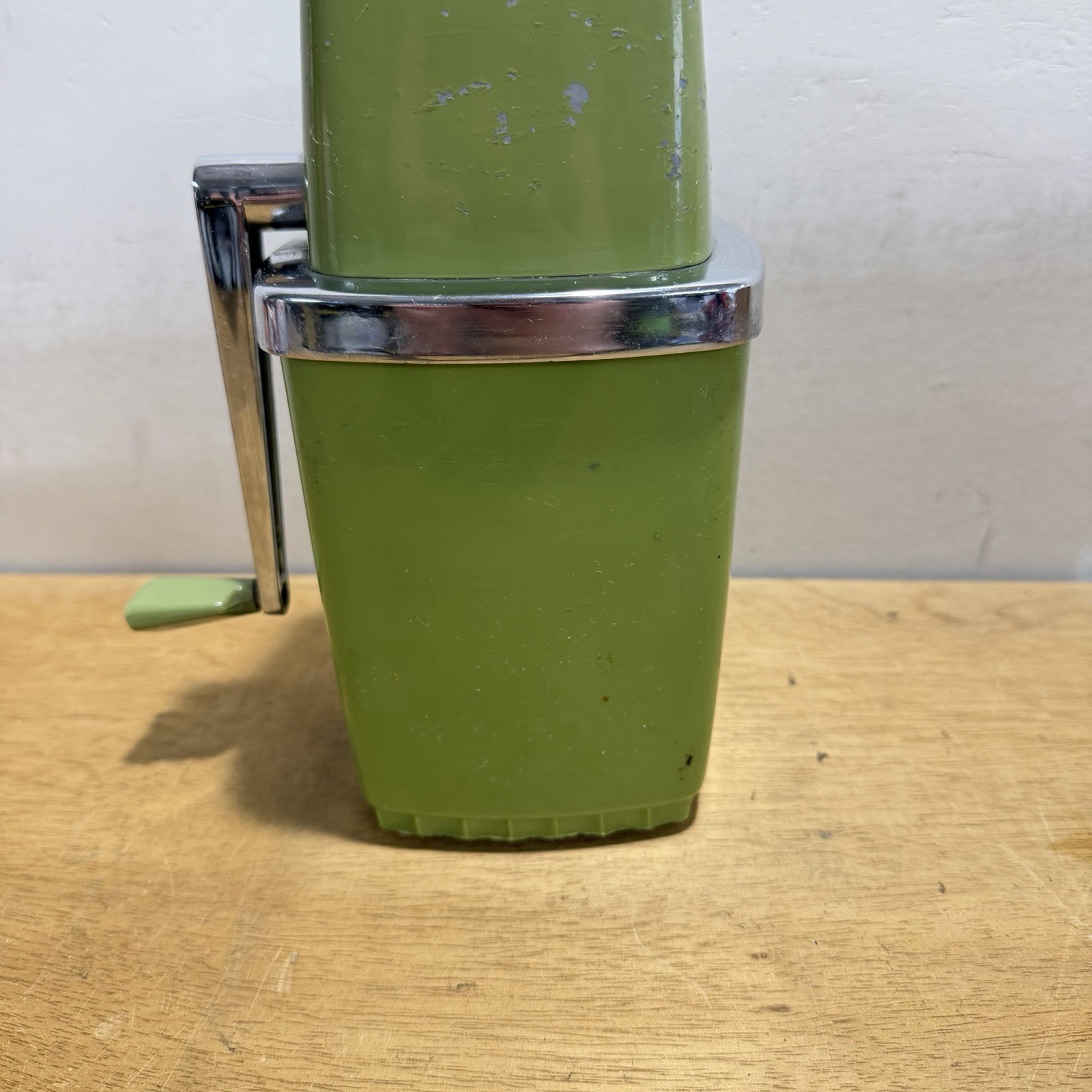 Vintage Swing Away Ice Crusher Manual Hand Crank Avocado Green Retro MCM 70s