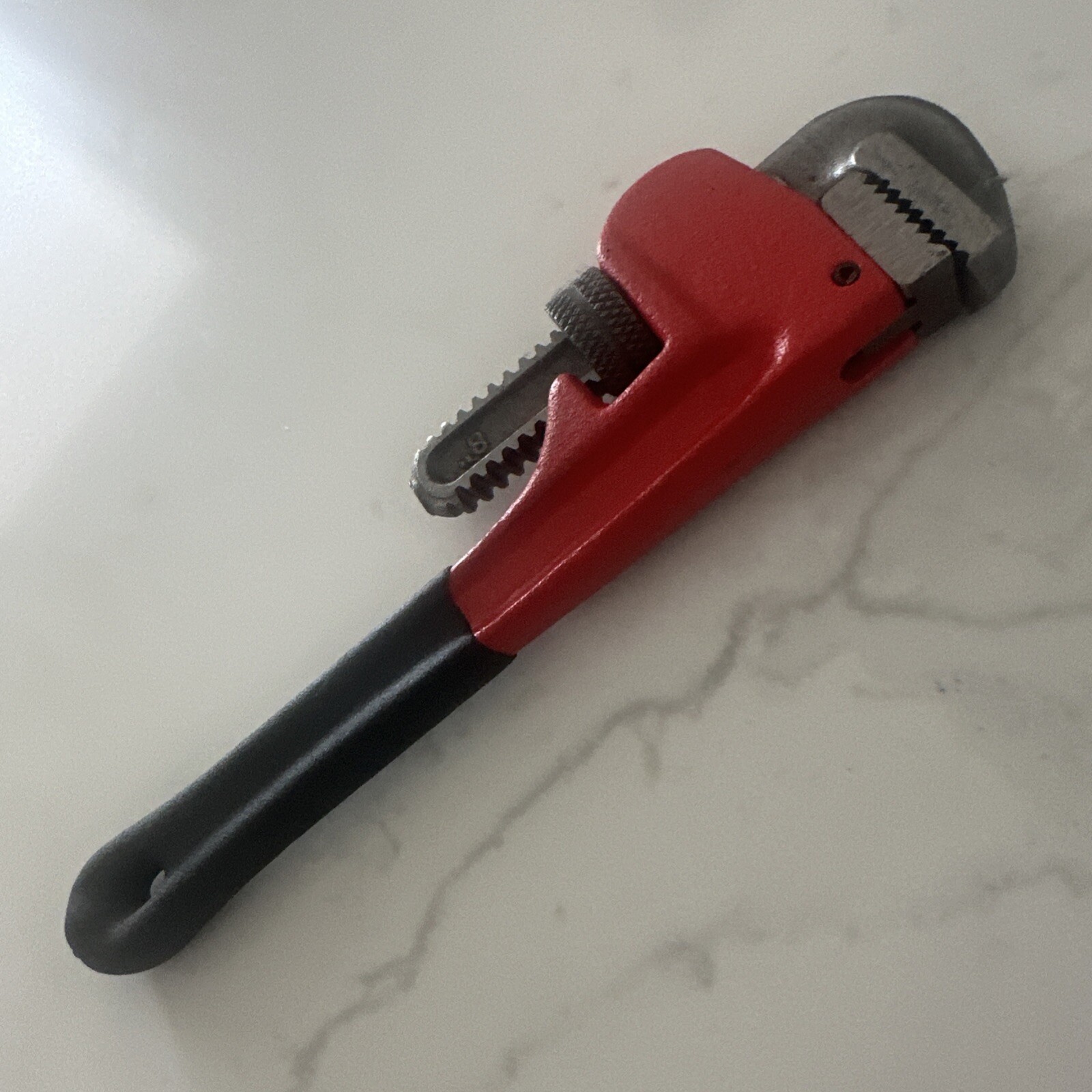 New Grizzly Industrial 8-Inch Pipe Wrench Tool - Heavy Duty