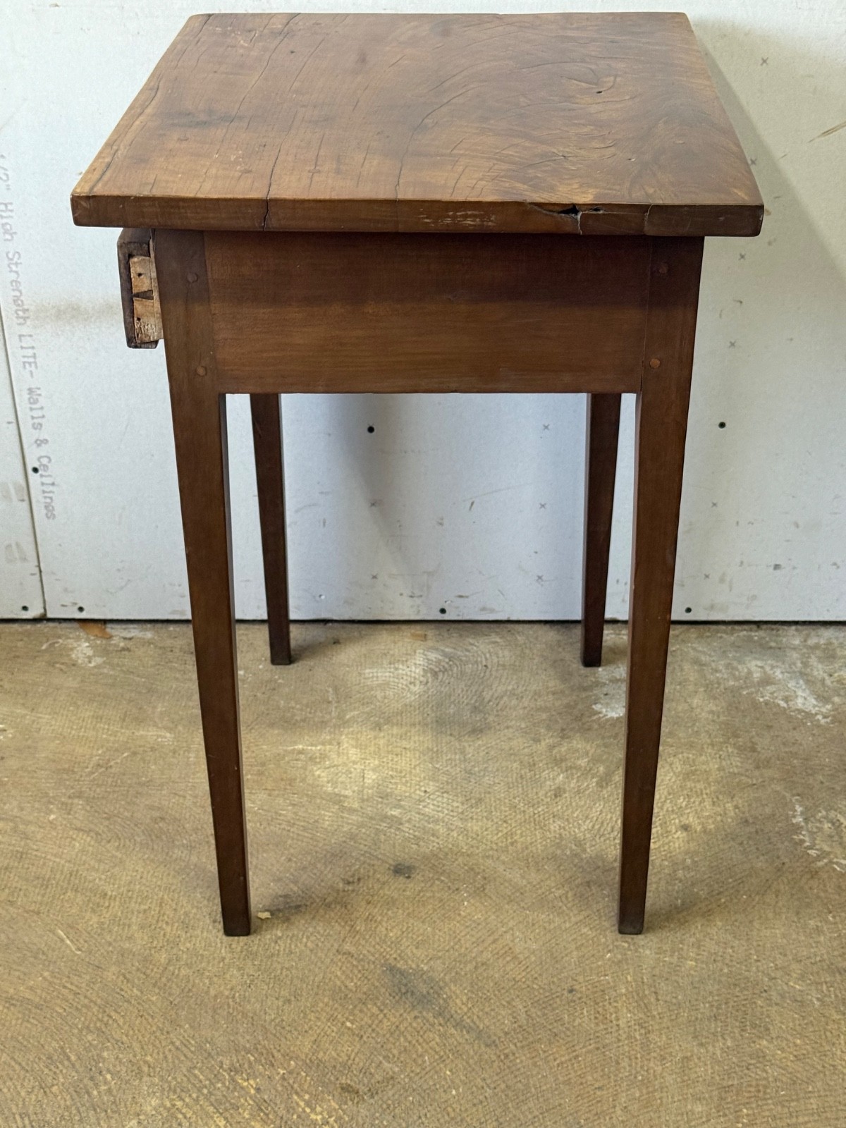 antique country Hepplewhite figured walnut night stand table 1800 farmhouse