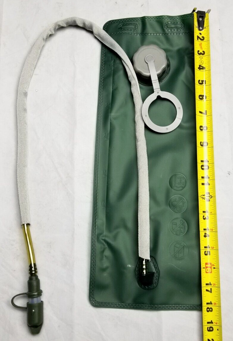 3L 106oz Hydration Bladder w/ Tube & Bite Valve Green / Grey 18"L x 6.75"W NIB