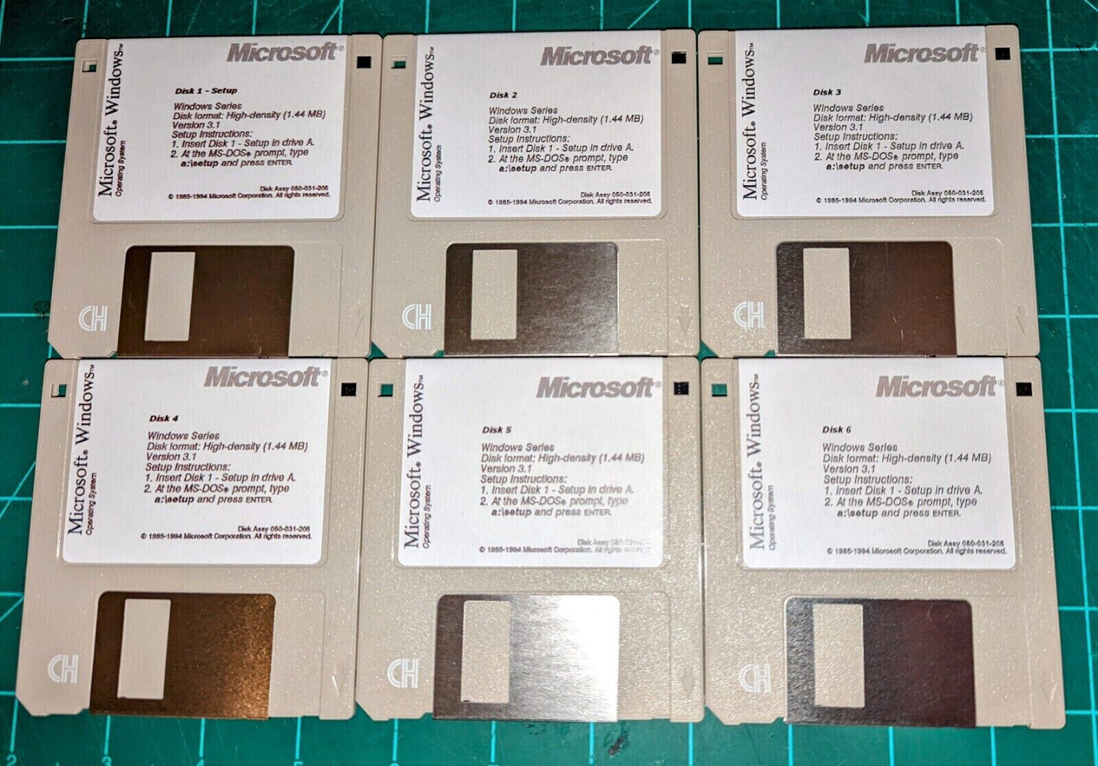 Microsoft Windows 3.1 on 3.5" 1.44MB Floppy Disk install - Retail (6 Disks)