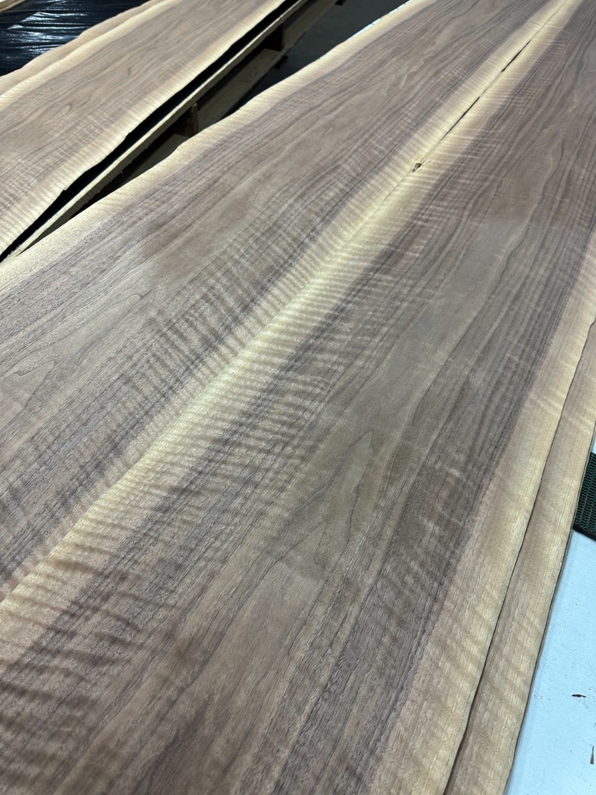 Walnut Raw Wood Veneer 2 sheets 100'' x 12'' 320K