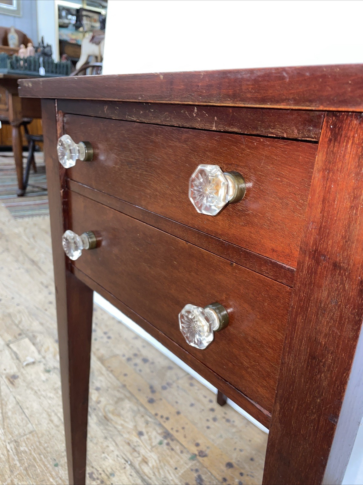 Vintage Mahogany 2 Drawer Table Nightstand lamp stand Glass knobs