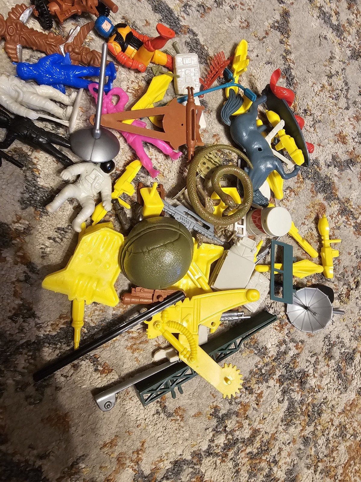 Random Vintage Small Toy Lot. Astronaut Army Snake Cowboy Turle Ect.