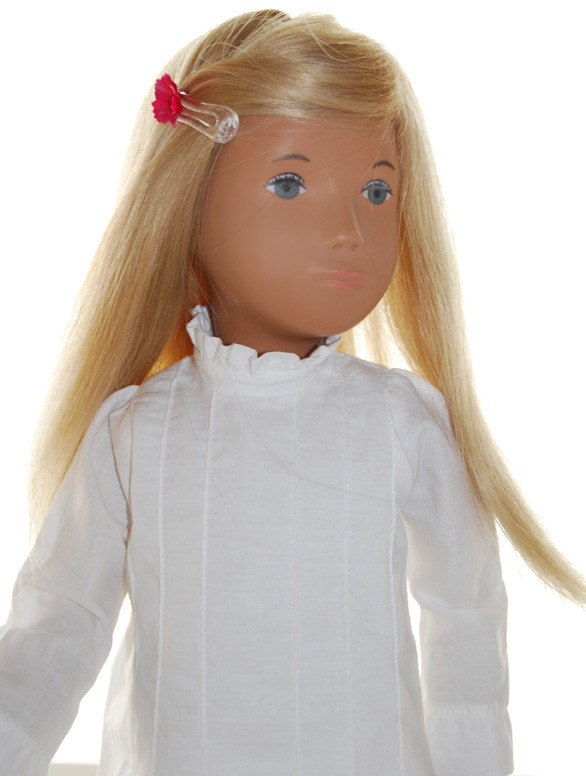 SASHA DOLL RESTRING PROFESSIONAL CLEANING RESTRINGING SPA REPAIR GÖTZ TRENDON