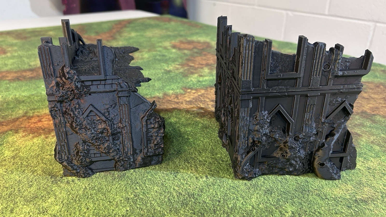 Tabletop Terrain - Infected Ruins - Perfect for Warhammer 40K/Fantasy: 12 pcs