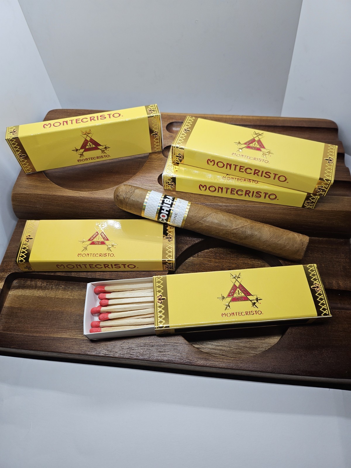 MONTECRISTO Cigars 4 inch COLLECTIBLE HOME CIGAR BAR 1 box of 20 Wood MATCHES