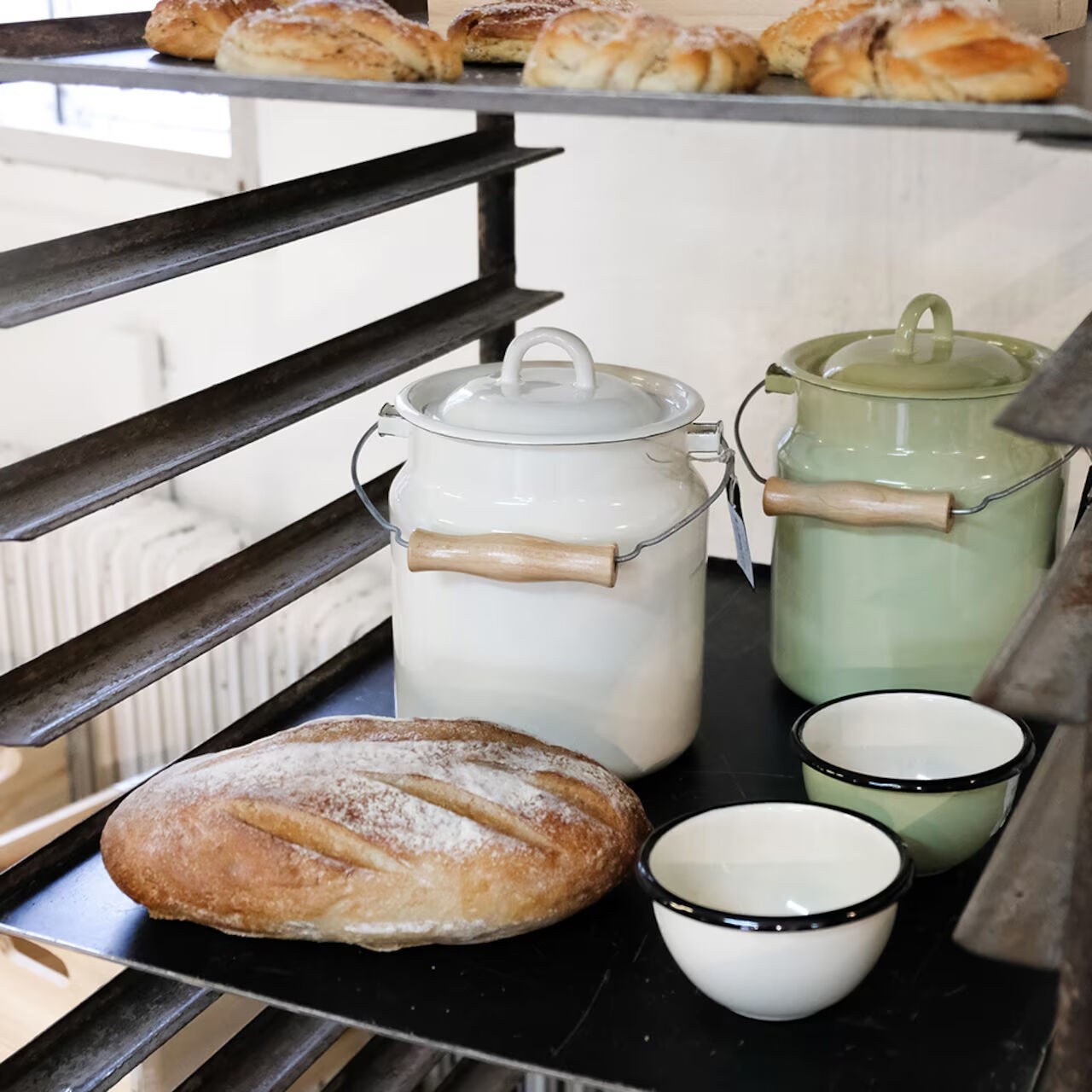 Novomoskovsk White Enamel Milk Can Rustic Vintage Style Pail 3.5 qt Бидон